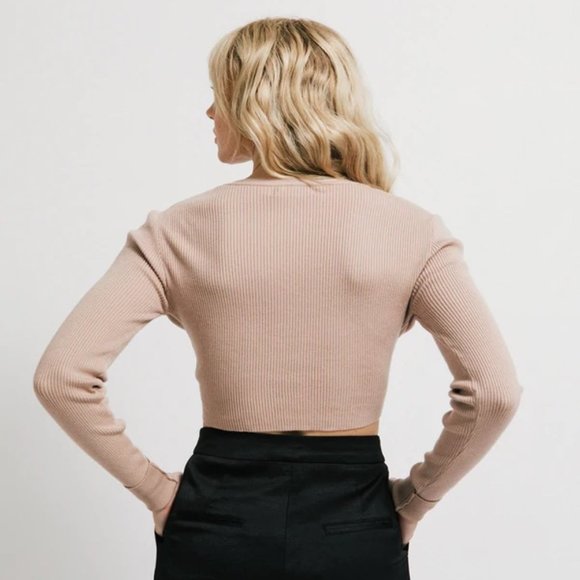 Long Sleeve Knit Crop Top with Twist - Picture 2 of 3